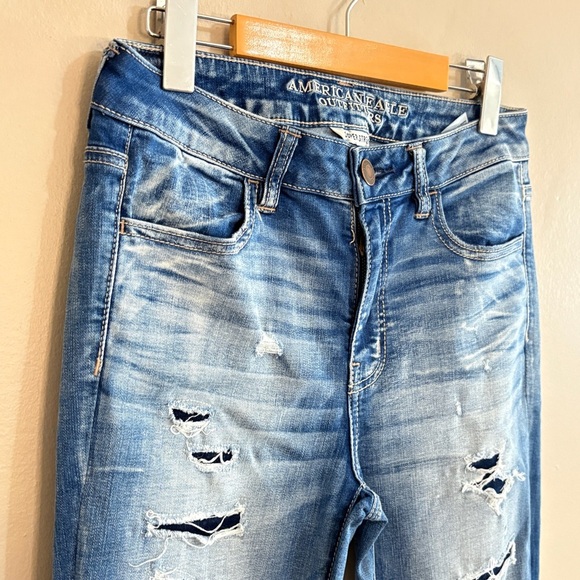 American Eagle Outfitters Distressed Denim Capri Jeans - Picture 6 of 16